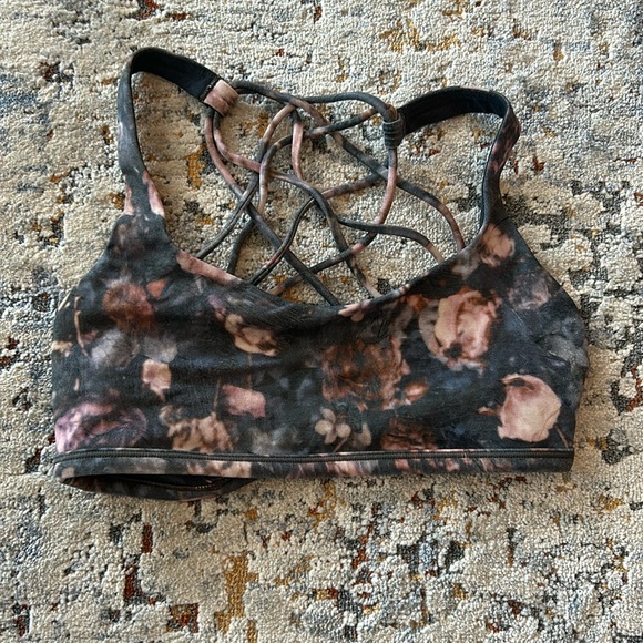 Lululemon sports bra - Picture 1 of 3